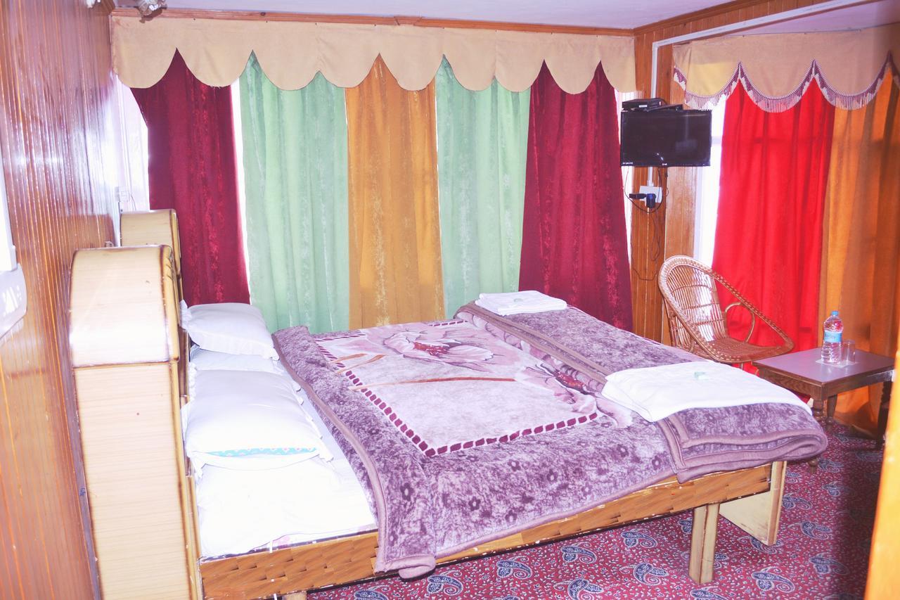 Hotel Glacier Heights Sonāmarg Buitenkant foto