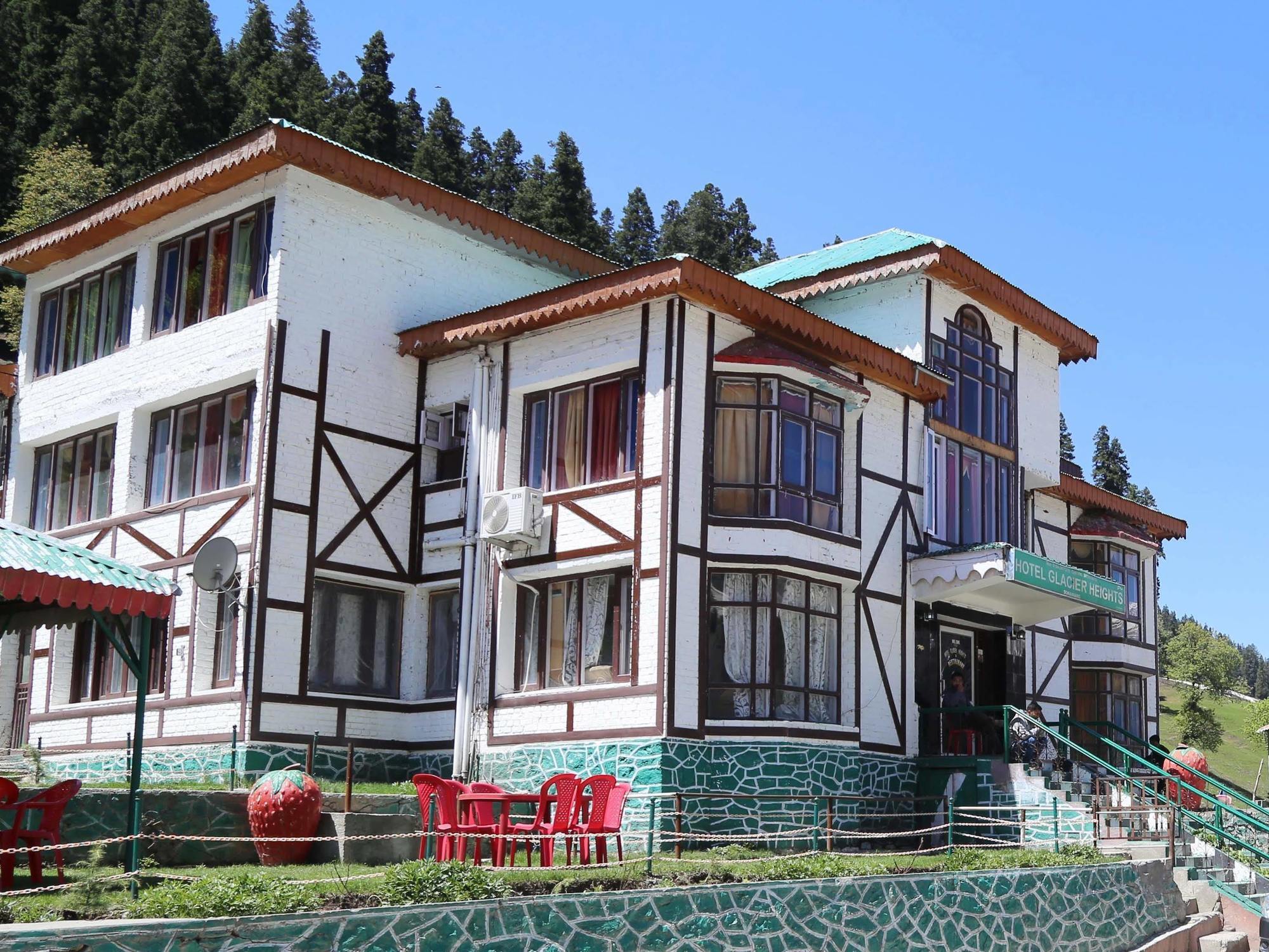 Hotel Glacier Heights Sonāmarg Buitenkant foto