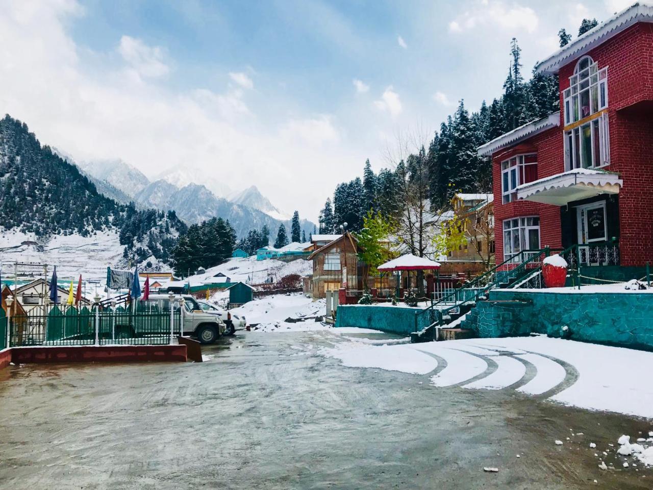 Hotel Glacier Heights Sonāmarg Buitenkant foto